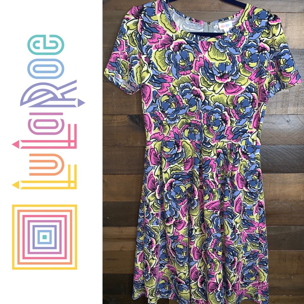 SOLD! EUC LuLaRoe floral Amelia Dress SZ L